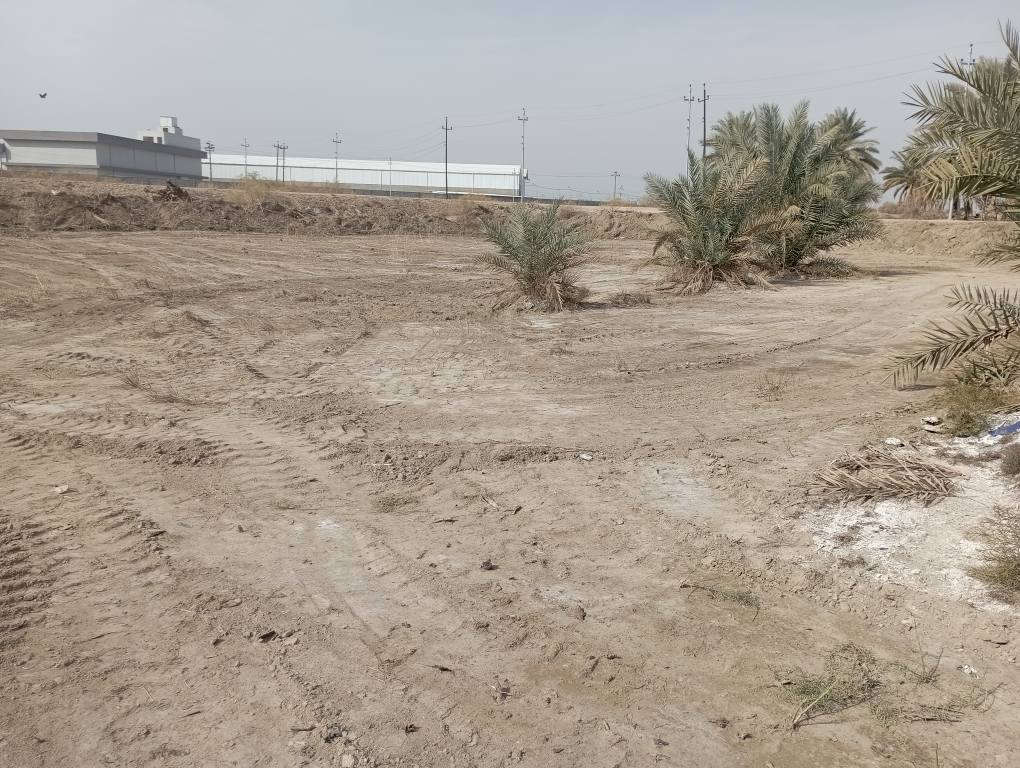 سلام عليكم يتوفر دونم وربع مشيد عليهى دار سكن موقع مميز قرب أثار بابل تبعد عن شارع حله بغداد مسافت 70متر سعر 45مليون كافت الخدمات متوفره مكاتبه وشهود ترهم مزرعه ترفيهيه أو سكن الي يحب يتواصل رقم الهاتف *********** حلة, بابل
