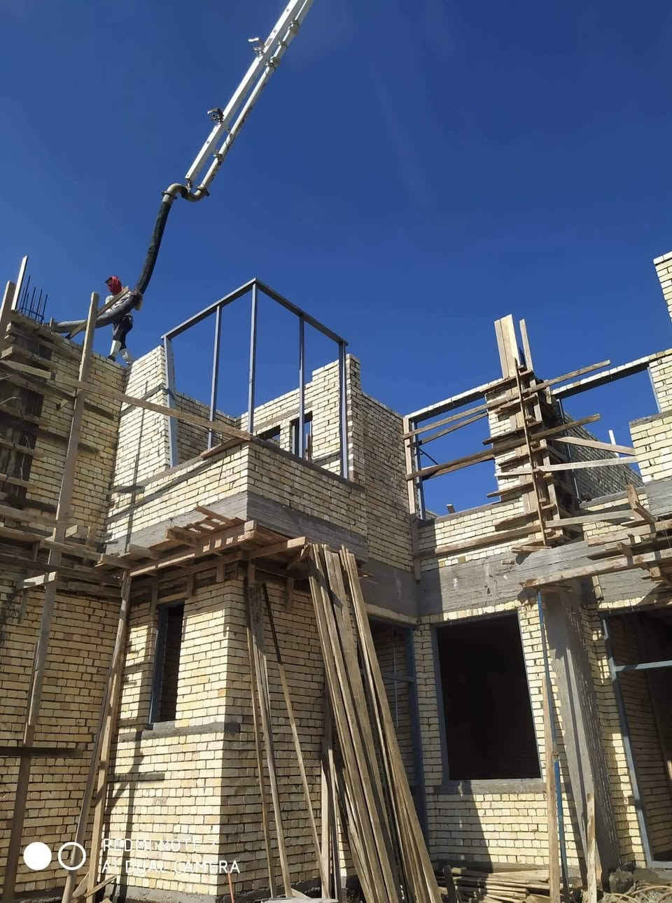 تتواصل شركتنا مع جميع المواطنين والزبائن الكرام لتوفير مادة الكونكريت الجاهز ( الجاف والرطب ) في جميع مناطق محافظة البصرة  وعلى مدار 24 ساعة
مستعدون لتجهيز الكونكريت بكافة انواعه(c45.c40.c35.c30.c25.c20)

 🔴 اهم مواصفات الكونكريت لدينا:  
1-جميع المواد ( الحصى والرمل والاسمنت )ناجح في الفحص المختبري .
2- الماء المستخدم في الخلط RO وخاضع للفحص .
3- المواد المضافه تكون حسب الطلب ومستورده من اوربا .
4- الخلط الرطب يتم بخلاطه سيكوما(sicoma) الايطاليه .
5-معاملنا فوول اوتاماتيك .

▪️قدرة انتاجية اكثر من 180 متر مكعب  في الساعة
▪️ الانتاج والاشراف من قبل كادر هندسي من ذوي الخبره

يتوفر لدينا اسطول متكامل من الاليات والمعدات التخصصية الحديثة 

التواصل ***********
