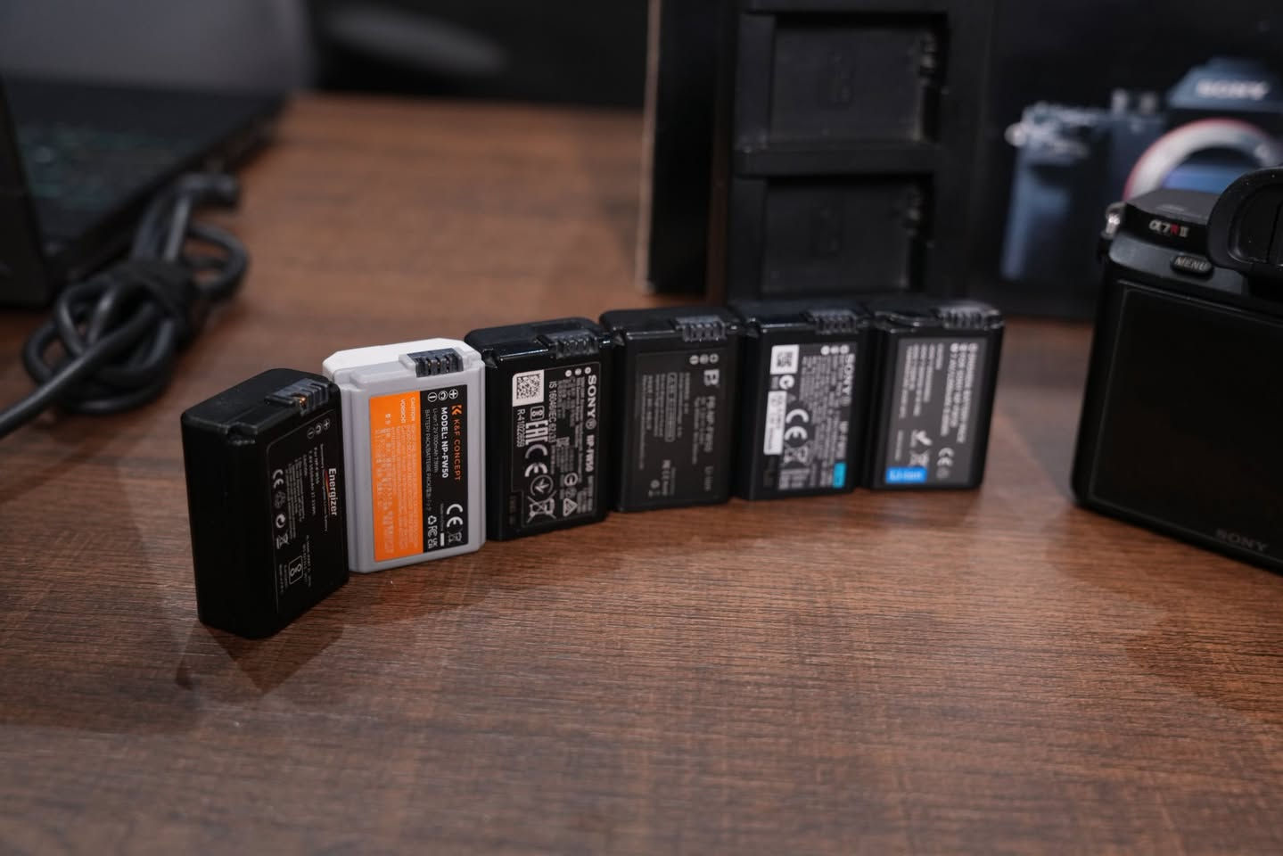 Sony A7 r m2
للبيع 
وياها ٦ بطاريات و كارتون مالتها 
و شاحنة 

و شتر ٣٣ k 

900$ و مجال شوي 

***********

