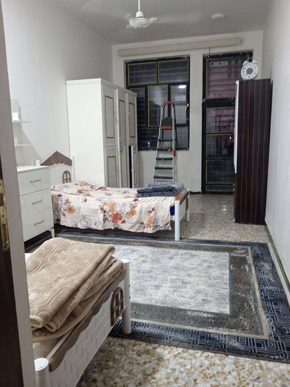 السلام عليكم
.
دار للبيع زراعي سند ٢٥.

حلة شارع ٨٠ فرع بانزين خانة اضواء بابل
مساحة ١٥٧م
طابقين بناء حديث ٣غرف نوم
طابق ارضي ٢نوم وصالة وكيلدور ومطبخ ومجمع صحيات وكيلور
طابق اول غرفة نوم وهول
للاستفسار***********
***********
*********** ابواحمد لبيع وشراء العقارات في بابل مكتب البيت الأمين حلة نادر الأولى قرب آسواق الجمل ملاحظة نستقبل جميع عروض البيع والشراء والايجار الرهن
