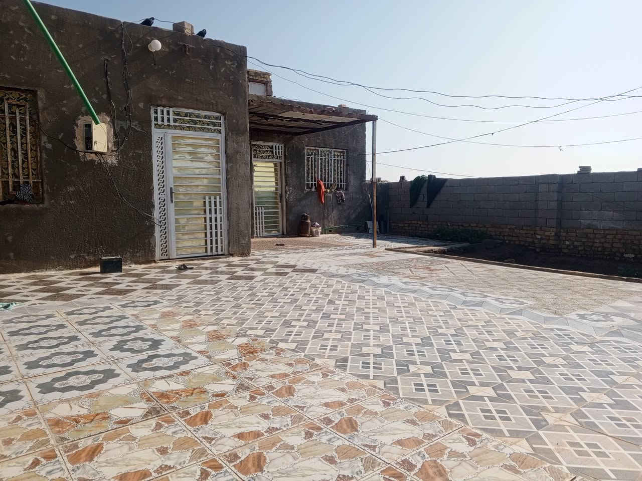 بيت زراعي للبيع مساحه 200 استقبال 9×4
صاله 8×4
مطبخ 5×4.                 مكان نهاية شارع زمن طاهر 
صاله زغيره 4×4
غرفتين 6×4
 الاستفسار اتصل *********** بي واتساب 
 ***********
