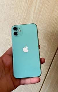ايفون ١١ • ذاكره ٦٤ • بطاريه ٦٩