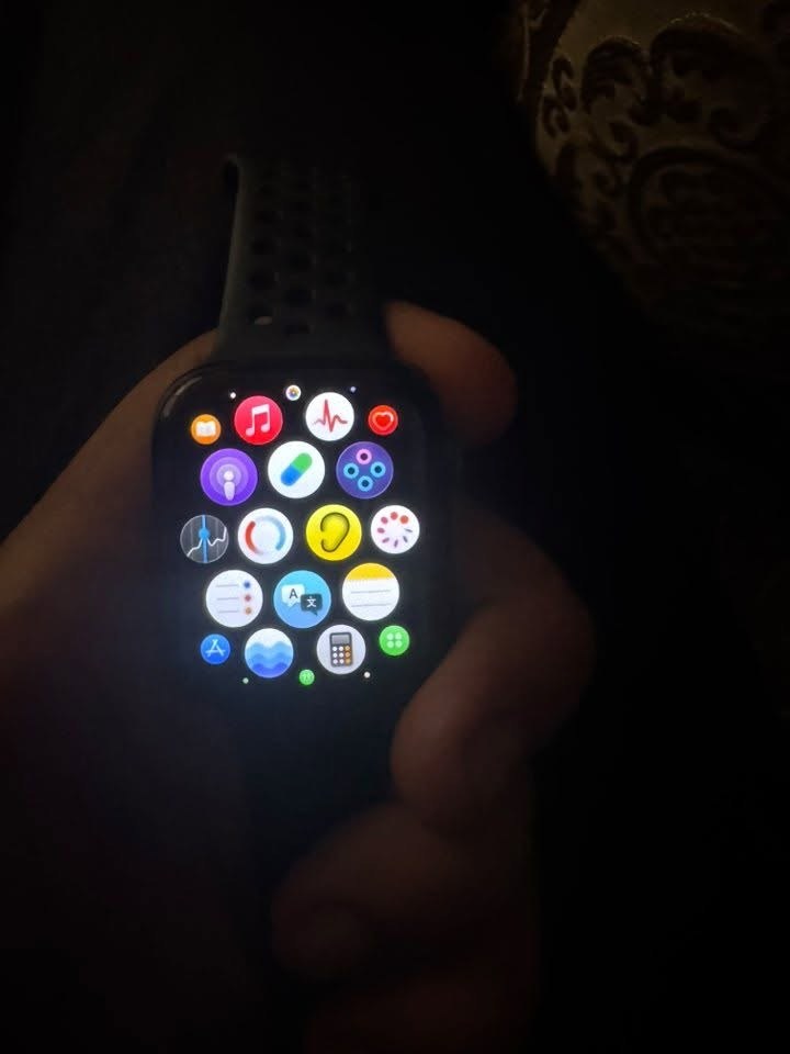 السلام عليكم
🔥 للبيع Apple Watch Series 7 Nike 45mm 🔥

✅ إصدار Nike الأصلي
✅ قياس 45mm (أكبر حجم)
✅ شاشة Always-On Retina كبيرة وواضحة
✅ معالج S7 السريع
✅ مقاومة للماء حتى 50 متر
✅ قياس نبضات القلب على مدار اليوم
✅ قياس نسبة الأوكسجين بالدم (Blood Oxygen)
✅ تخطيط القلب ECG (حسب الدولة والإعدادات)
✅ تتبع النوم والنشاط الرياضي بأكثر من 100 تمرين
✅ GPS مدمج
✅ شحن سريع
✅ ذاكرة داخلية 32GB
✅ تدعم جميع إشعارات ومكالمات ورسائل الآيفون
🔋 صحة البطارية: 79%

📩 للاستفسار أو السعر راسلني خاص. والسعر. 300 الف وبيها مجال بسيط 

رقمي *********** راسلني فقط واتساب بدون مكالمات عنواني بغداد
