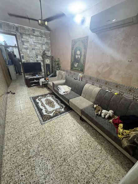 ملاحضه / العنده عقار 🏡#للبيــــــع ويريد يبيع  #دزونه كافه التفاصيل العقار مع ذكر السعر ورقم التلفون ☎️وان شاء الله باقرب وقت ينباع ان شاء الله 🤲❤️
—————————————————————————

🔸مشتمل للبيع طابو صرف مناسب جدا✅  
60متر .     الواجهة 3ونص م /النزال 17م.    
بناء سنة 2021 بعده جديد كامل مكمل🔑 

🔸الطابق الأرضي1️⃣: كراج واستقبال ومطبخ وخدمات وغرفه نوم والطابق الثاني2️⃣: غرفتين نوم وبلكونه وخدمات والطابق الثالث3️⃣بيتونه ومخزن وسطح

🔸موقع📍ممتاز جدا بغداد الشعب شارع عدن مقابيل مطعم حجي عادل ومصور الكنز

🔸ملاحظه اذ تحب تاخذه استثمار اقل شي ايجار ب600الف (ايجار سريع)

🔸السعر: 135 وقابل للتفاوض 
 
مكتب ابو علي الدراجي للعقارات 🏛️
الشعب-نهايت شارع الصحه-مقابيل كرزات ركن الصحه 
***********📞
***********📞
 ***********📞
