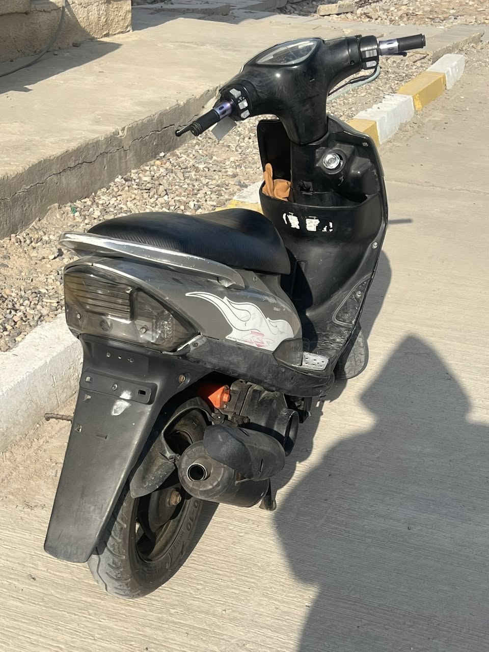 سلام عليكم دراجه ماكس عدله نضيفه وكلشي شغال بيه 
شاير اليت سالف هندر ملشي شغال بيه نكرت سالف شرط 
وهاذ صوت بيه من كزوز رادله تبديل بس دراجه نضيفه تخبل شلعه كلشي بيه حلو دراجه بوشته 65 وكله جديد بيه 
ريده 550بيه مجال بسيط 
موقعي بصره حيانيه 

***********
