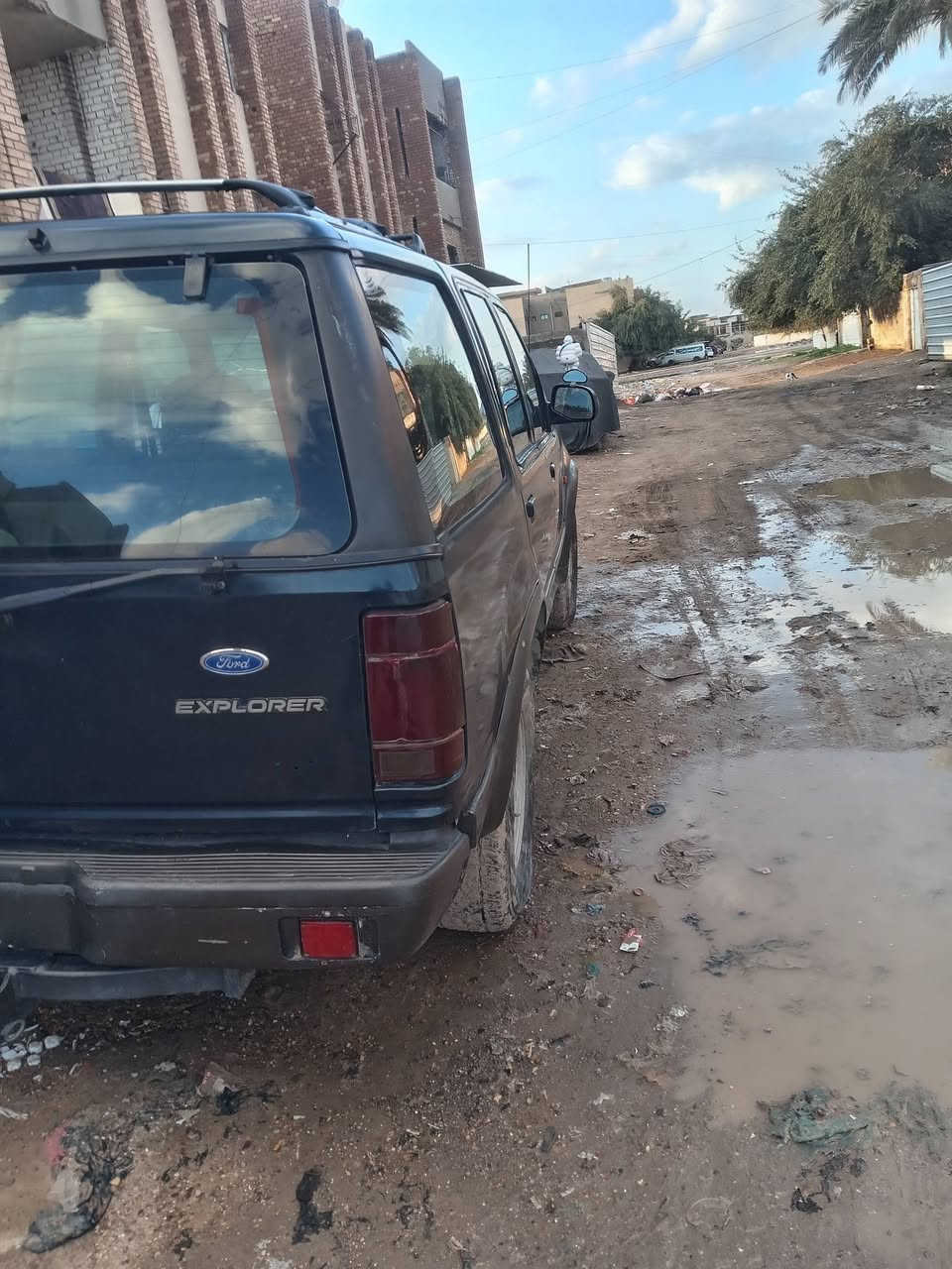 من رخصه الأدمن. فورد إكسبلور مديل 1993 رقم بغداد بسمي تحويل شوكت متريد مصبوغه حزام بدون ضربه صدر امامي خلفي كله جديد تخم تاير كهربائيات كلهه شغاله سياره حلوه عظمتهه.. ملاحظه المحرك مفتر بيهه  بيهه يطغ ابيعلك كايم. السعر ٤٥ بيهه مجال ترهم مراوس حسب القناعه. عنوان بغداد ابوغريب


**إذا كنت صاحب هذا الإعلان وتريد حذفه لأي سبب، رجاءا أرسل رسالة إلى الدعم الفني**