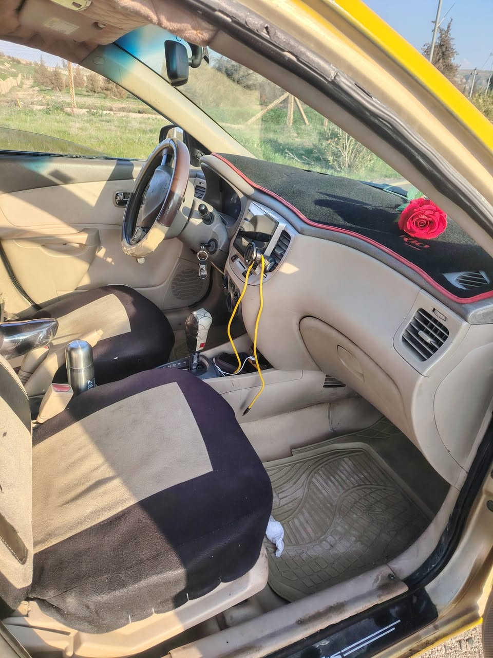 السلام عليكم..
للبيع سيارة كيا ريو موديل 2008، تكسي رقم نجف.
شرط التحويل
المحرك:   1600 محرك وكير شرط الفحص.

الحالة الميكانيكية: السيارة نظيفة وجاهزة للشغل، مصفّرة هيئة وغرامات.

الضرر: يوجد ضرر في التكمة اليسرى الأمامية

السعر: (75$) "بيه مجال بسيط للطيبين".

المكان: (موصل /سد الموصل) 

للاستفسار والتواصل / واتساب : ( *********** )
