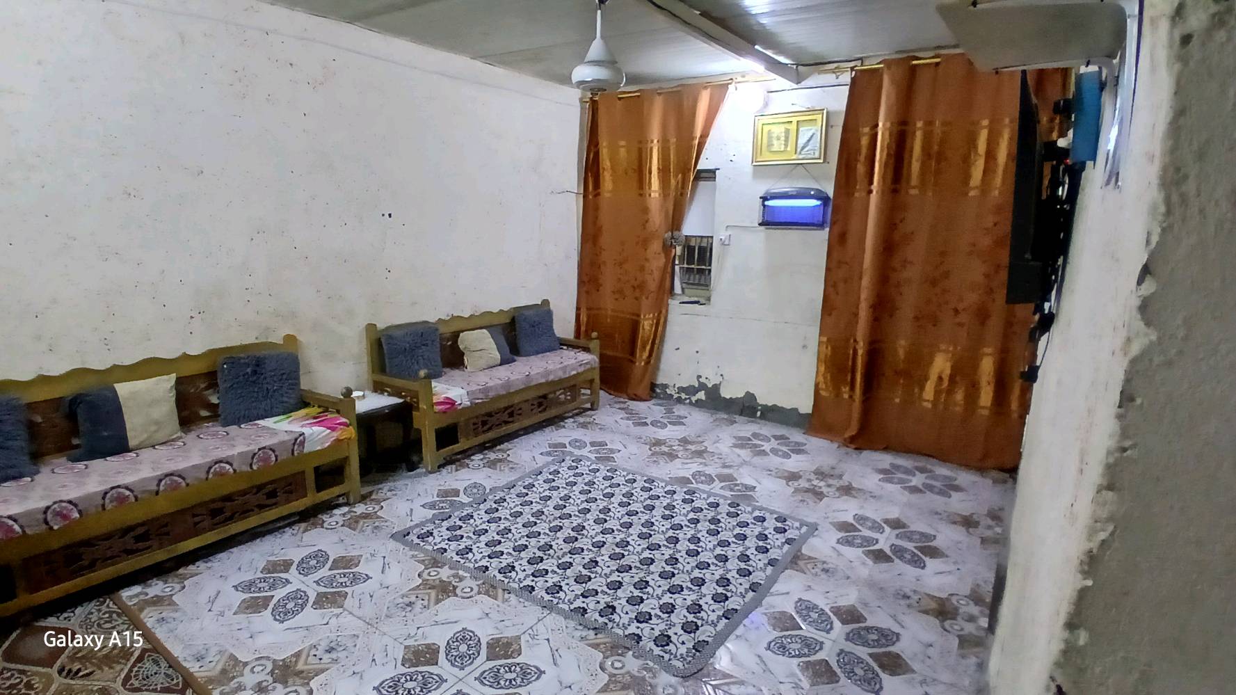 السلام عليكم بيت تجاوز للبيع يطلع مساحته ١٠٠متر 
يحتوي على غرفة نوم وصاله ومطبخ وصحيات وطرمه وترك جانبي عرض متر على طول البيت 
العنوان بغداد الكرخ حي التراث مال المعالف شارع قائد الشمري قرب افران المنتضر 
رايده ب 10مليون 
***********