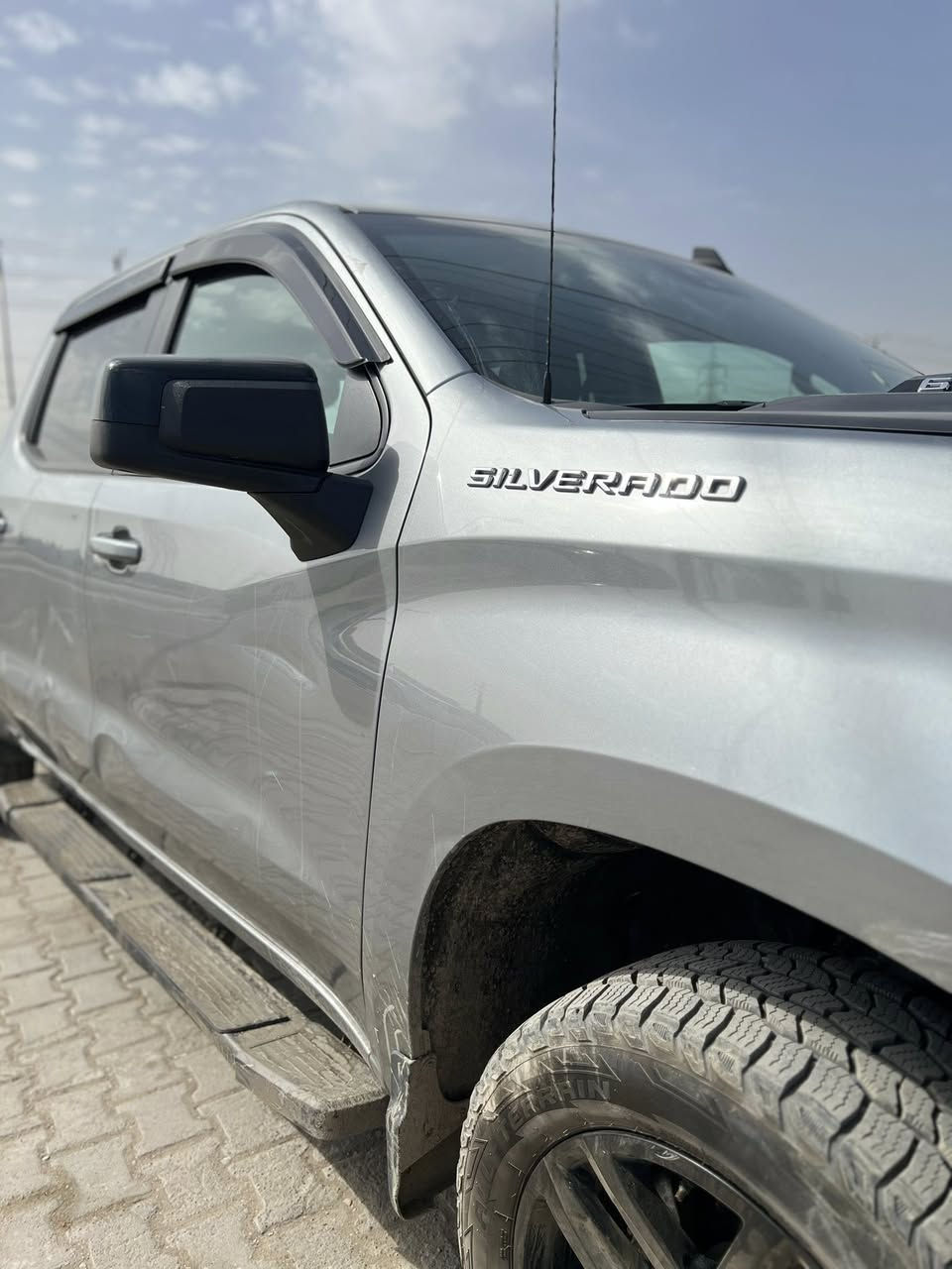 سلفرادو  2024 RST محرك
ماشيه 30 الف كيلو فقطط يعني مرتين مبدل دهن بس 

محرك 2.7 اقتصادي وعزم قوي كلش لون اسمنتي مميز كلش

بدون رقم تكدر ترقمه اي محافظة

دشبول تاهو شاشات ديجتال 13 انج ثنين

حادث بجم امامي تبديل فقط بنيد السياره بدون قطره صبغ 

وجاملغ  رجع بارد وبيه بارد بالباب 

والباقي كله نفس غراضه اجت وياها شباك ودعاميات ثنين ولايت تك 

ايرباك ستيرن وبرده السايق طاگ

بدي قصير باب طويل مساحه داخل السياره كلش جبيره 

عليه ويل تريل بوس وتاير اصلي قيادة جميع الضروف اجت وياها 

السياره نقص دعاميه خلفيه فقط 

السعر 290  او مراوس بسياره بسعره

قفل والسعر كلش مناسب لان العاديات والبوليسي 

ينباعن ب 300

رقمي *********** كربلاء
