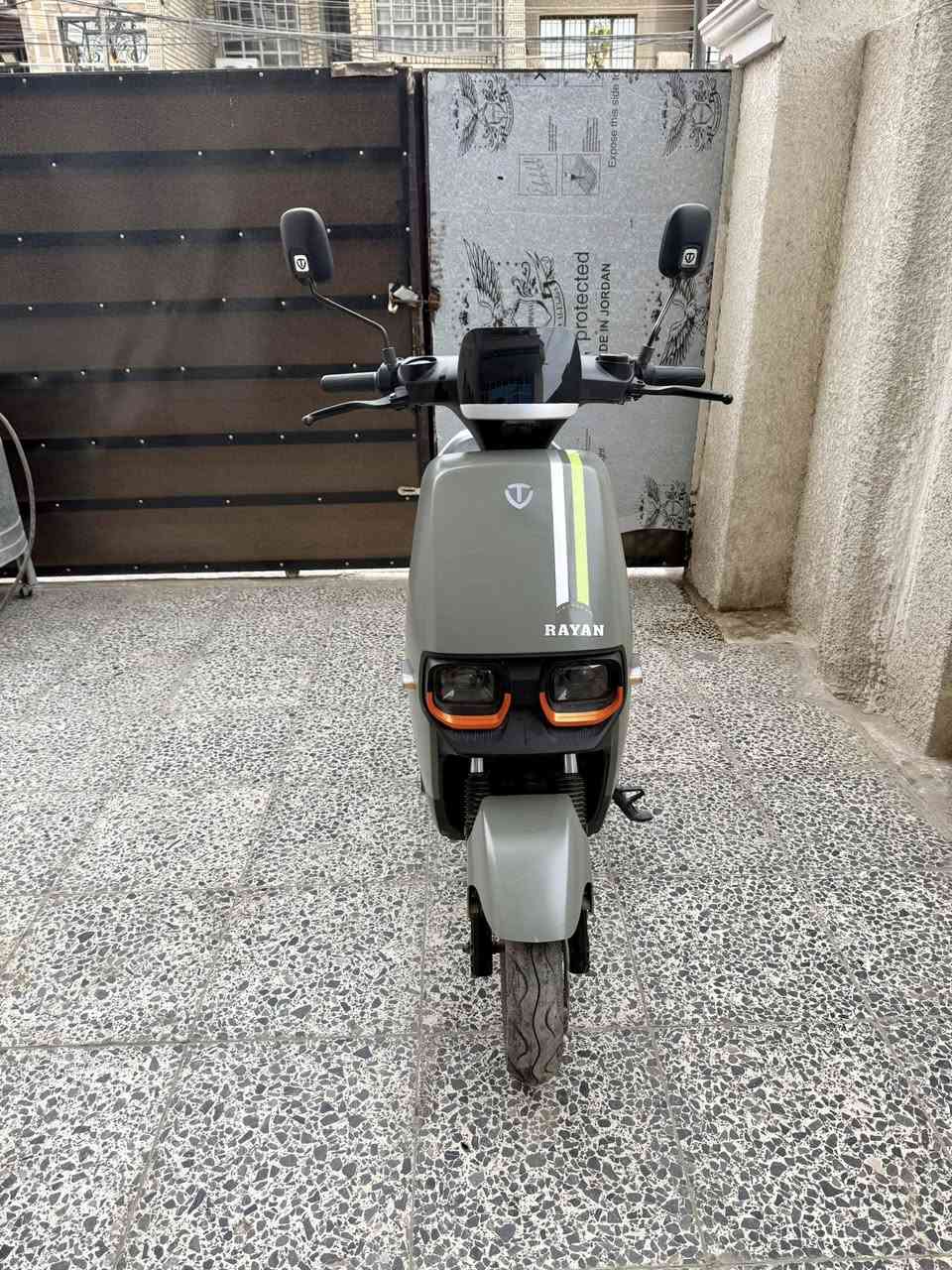 السلام عليكم
🔴 دراجة كهربائية RAYAN 🔴
مكفولة من كلشي
🟥استخدام شخصي قليل تكدر تفحص وتتاكد

مواصفات الدراجة 
بطارية : عدد 6 حجم 72V*23A
السرعة : 50KM/H
المسافة : 65KM 
عدد السرع : 3 
حجم الملف : 1200W
نوع البريك : هايدروليك 
نوع الاطار : جوبلس قياس 10*300 
*مساحة تخزين كبيرة تحت المقعد 

السعر750 وبيه مجال للشراي
للاستفسار ***********
