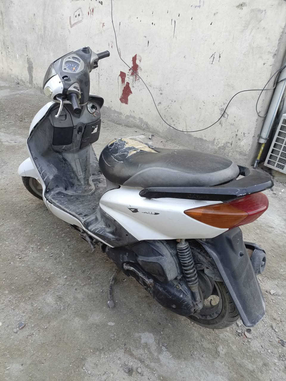 السلام عليكم دراجه سكنس نثيه دراجه جديده السعر 650وبيهه مجال حك الجيهه الرقم ***********
