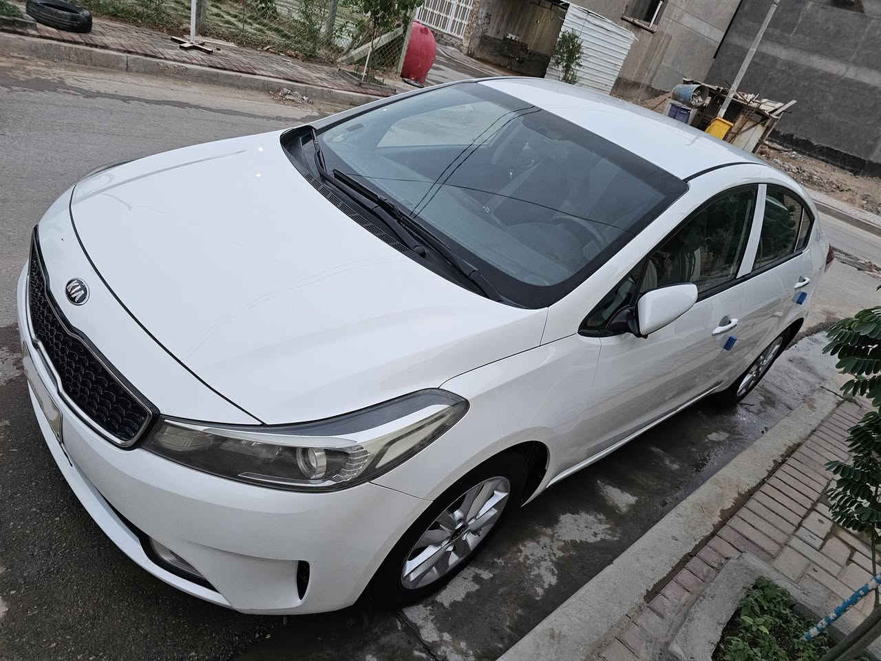 سيراتو 2018 خليجي محرك 1600 دوش سيارة جاهزة من كل النواحي 
مكفوله من الصبغ والتبديل والفتح 
مري شفط وتحكم ستيرن وكير ثلاث وضعيات سبورت ونورمل وايكو 
تبريد ثلج 
لد نهاري ويل كب وباقي المواصفات المعروفه 
السعر 135 وبيها مجال قليل 
العنوان الديوانية


**إذا كنت صاحب هذا الإعلان وتريد حذفه لأي سبب، رجاءا أرسل رسالة إلى الدعم الفني**