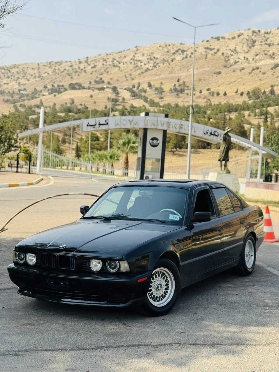 سةرتا بة ناوى خوا 🖤✨
 ماشاالله تبارك الله لةمالى هـةموولايةك: بيئيم/موديل:1990كراوةتة1993 :ئارم پلاستيك سليمانى ئارم و ئةوةليات بةشةرت/ مةكينة:520/ كيرعادى /گير و مةكينه بةشةرت/موس و براوه بةشةرت/ جامرغى لاى سةياقى ليدانى هةية خةفيفه باقى بةشةرت/ سةيارةكة مالى دؤسته شتيكى هةتابليت ريك و پيكة/ قوتةكةى خوشى هةيه /بؤزانيارى زياترنامة بنيرن يان ژ.م :*********** ڤايبةر و واتس ئاپيشى لةسةره :لةخزمةتان دام.
