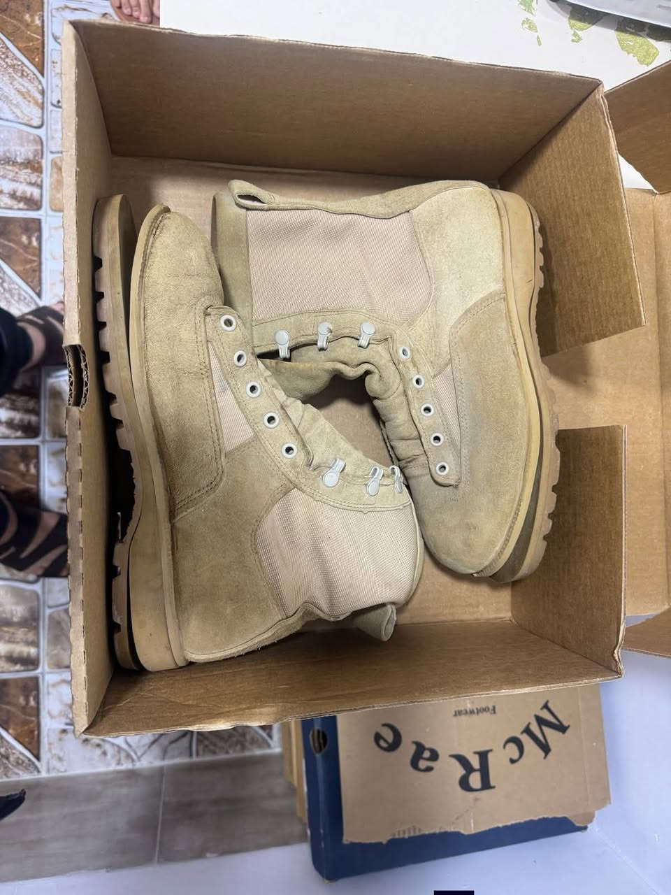 بسطال للبيع قياس 43 يريد خياط سعره ٧٥ الف قفل ***********
