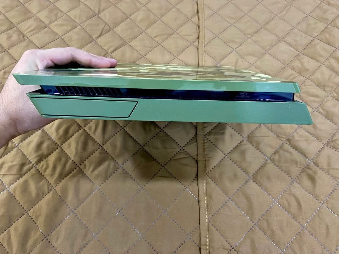 السلام عليكم 
للبيع بلايستيشن 4 سلم 

✨المواصفات:
  • جهاز PS4 SLIM أصلي
  • مساحة الجهاز: واحد تيرا
  • يد تحكم أصلي عدد 2 شغالة 100‎%
  • لون الجهاز عسكري مميز
  • نظيف الجهاز مثل ما موضح بالصور

🔥محتويات الجهاز:
  • الجهاز
  • يد تحكم عدد 2
  • جميع الكيبلات الاصلية
  • عدد الالعاب 3 

السعر: 350 الف وبي مجال 
الموقع: بغداد شارع فلسطين
التواصل على الرقم او الخاص ***********
