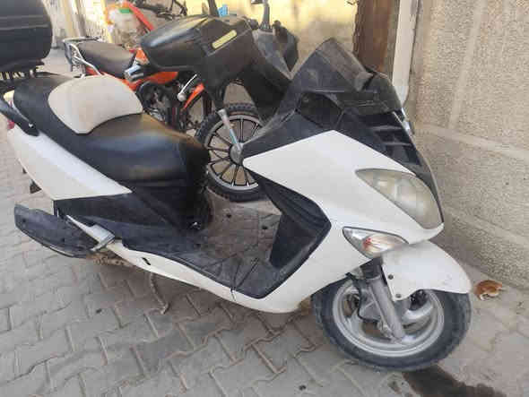 السلام عليكم
دراجه نوع (سيام) دراجه امرقمه رقم بغداد عربي حاليا الدراجه طافيه عطلها بسيط ابيع على وضعها ولتحويل وكت ماتكملها احولك السعر 1700 وبيها مجال متواجد على الرقم ***********
