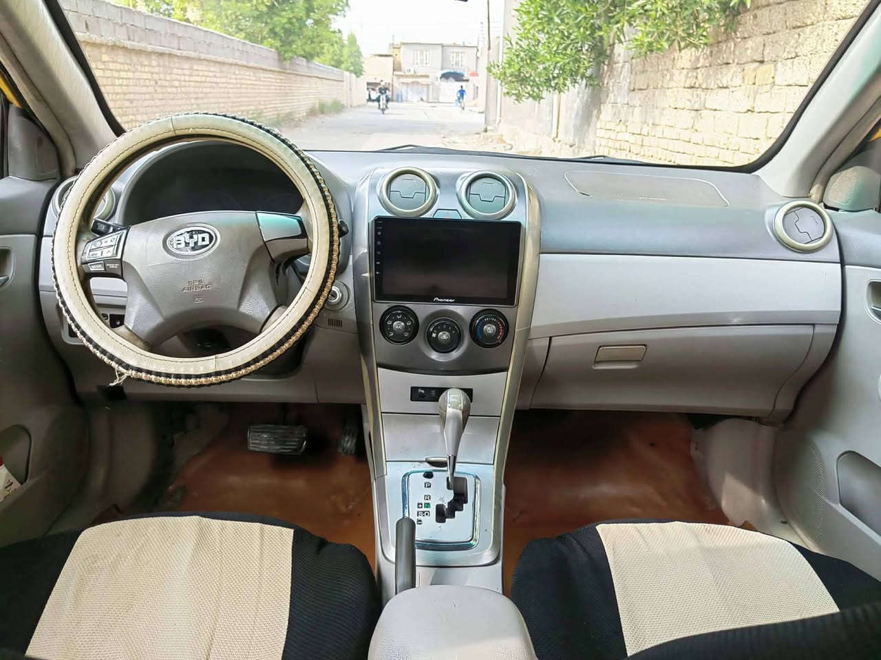 السعر 24 وبيها مجال للاستفسار *********** 

بي واي دي موديل 13 كير ومكينه كورلا رقم بغداد موصليه مطلوبه للمصرف مااندل راعيها ابيع كوم حديد
