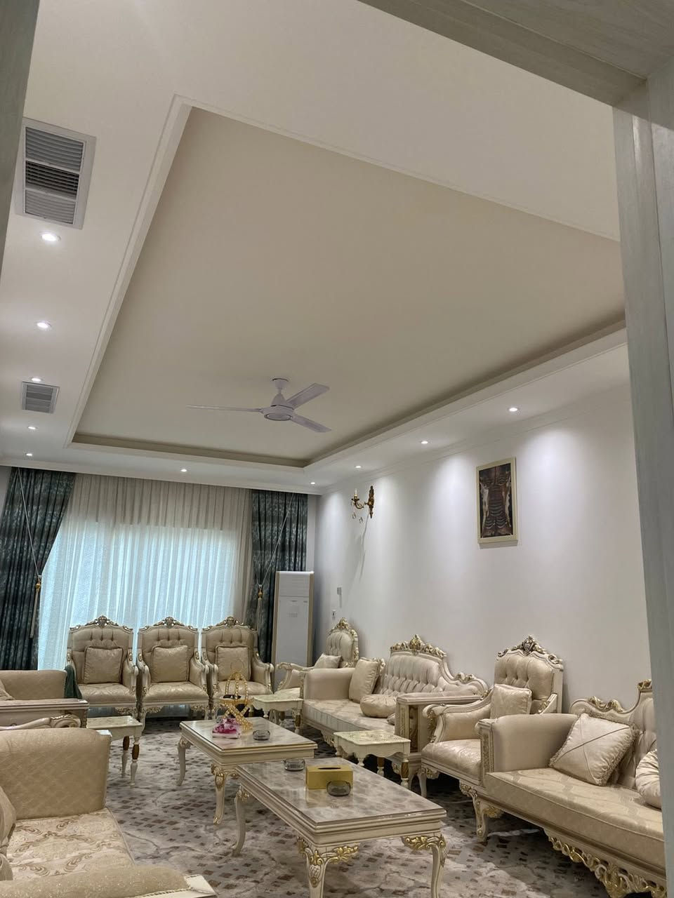 منزل للبيع في اربيل اشتي فيلج 
٢٥٥ متر  
طابقين 
٤ غرف نوم صالة استقبال مطبخ صحيات حديقه وكراج 
بسعر مناسب جدا
لمعرفة السعر اكتب M1950 يصلك السعر مباشرة
***********
***********
***********
