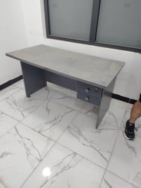 ميز للبيع للبيع الاتصال ٠٧٧٠٤٠٢٦٥٣٣