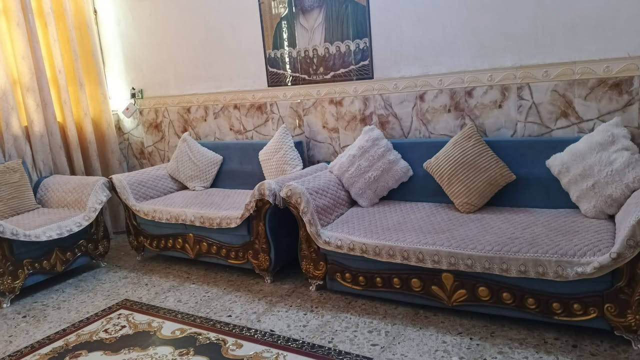 السلام عليكم اخوان تخم مستعمل للبيع تخم نضيف جدا مثل ماواضح بصوره مكاني بغداد حي الرئاسة العبيدي للتواصل *********** سعر 75 وبيه مجال

