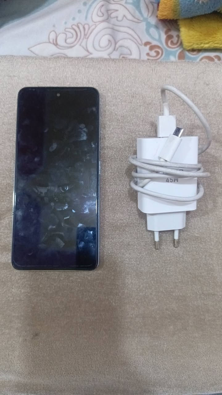 السلام عليكم
موبايل tecno pova 5 256GB 8R

مستخدم للبيع استخدام سنتين يوجد كسر في الظهر ومصلح نقطة الشتغيل 
الرقم ***********
السعر 140,000 د.ع
