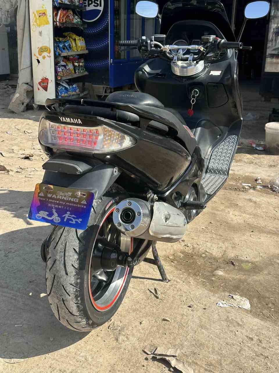 سلام عليكم
تيماكس 2008لون اسود
ماشية 38مكينة مامفتوحة عليهة مري مال ١١
فج خلفي مال 11ويل كروم دراجة كلهة شغالة مابيهة اي نقص 
عنوان ديالى بعقوبة. 
سعر20بيهة مجال قليل حك جية. 
متواجد تصال فقط ***********
