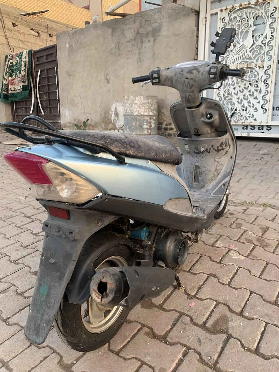 سلام عليكم ماكس منغولي ما مفتوحه بلاديه شلعه ومعدل شغله هندر واحد بس بيها خيط تبخير ويردلها ترتيب كهربايات
بيها كلاج رياضي امامي  تايرات جدد ابيع كوم حديد السعر 250بيها شي بصيط حق الجيه 
العنوان بغداد الحسينية مل راشديه 
رقمي *********** ما متواجد خاص بس رقم
