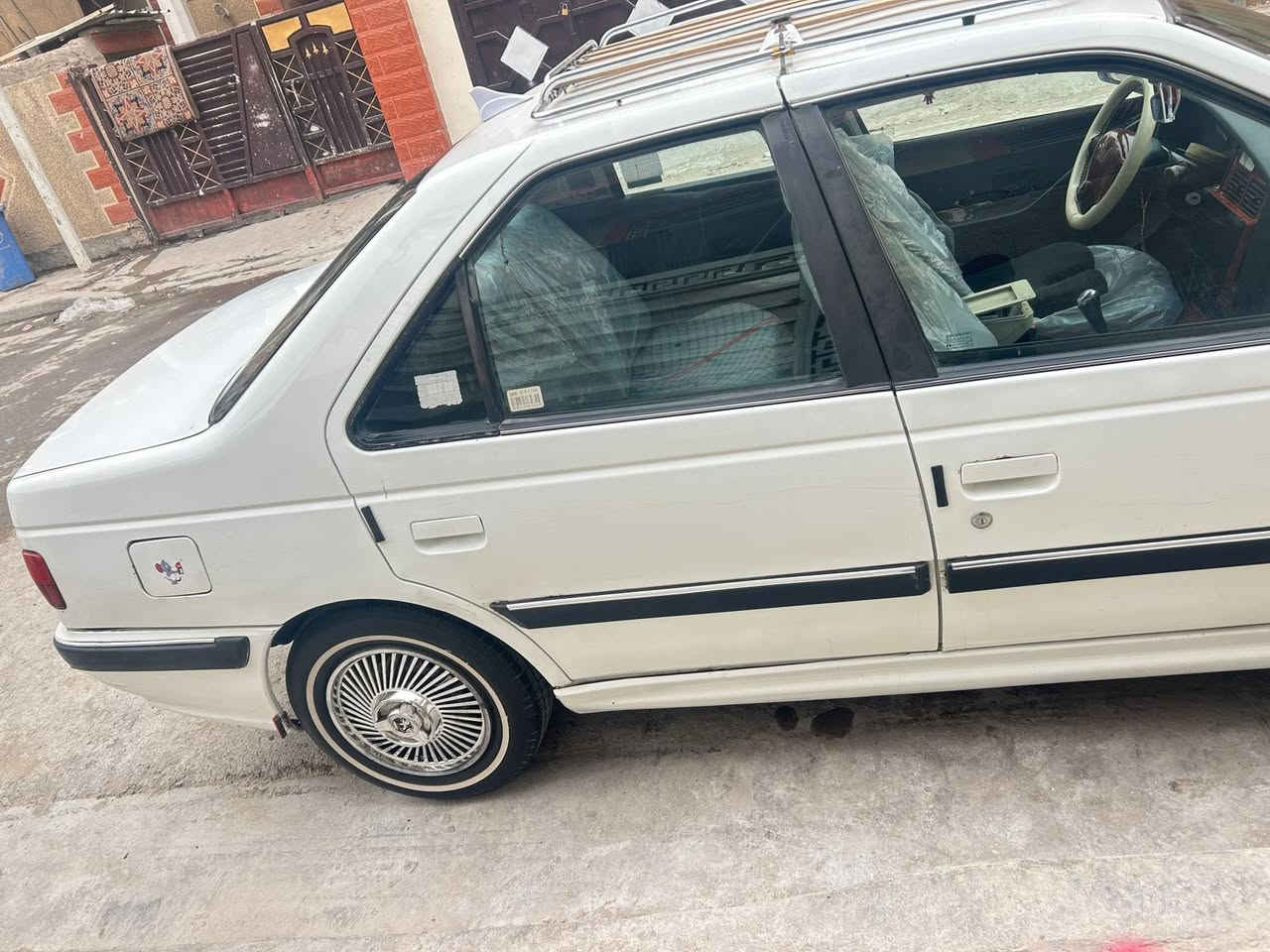 السلام عليكم للبيع فقط 
بيجو بارص 2015خصوصي ابيضّ رقم إنكليزي كامله باسمي تحويل ثاني يوم مكفوله كفاله عامه عده الهلالات الخلفيه كير مكينه خير من الله لا تنقيص ولا تبخير 
تجفيت جديد كامل شركه صدر امامي خلفي جديد
شادلها منضومه زنون ابيضّ دوشمه جديده تخم تايرات خط ابيضّ جديد سستم شاشه وسماعات وكامره 
السعر  50 $.   وبيها مجال 
العنوان الامين الثانيه شارع الأرامل                                          
    هـ   ***********
