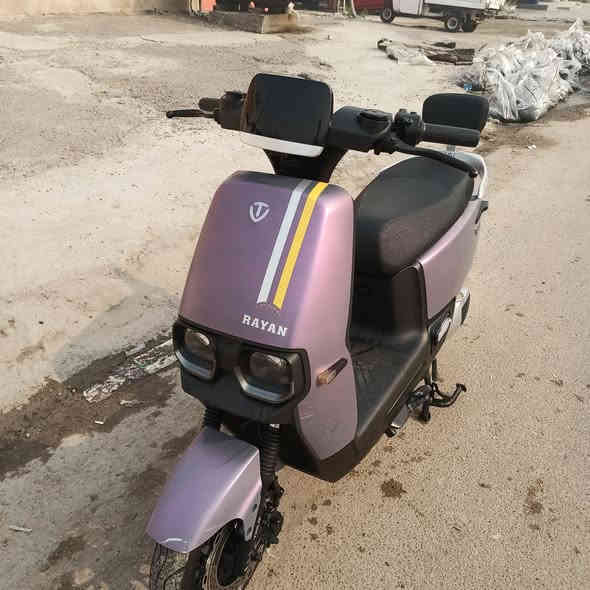 يا الله دراجه للبيع ريان أم عيون دراجه موديل 2025 استعمال شهرين فقط دراجه جديده كلش 6 بطاريات مسطره كبار ملف 1200 حقيقي تمشيك 70 كيلو حقيقي دراجه نضيفه والوصل مال شراء موجود دراجه كل نقص مابيها اخت جديده لايت زنون بيها لد اشاير بل كاع بلادي كله ضوايات وبيها ضوه ابيض جوه علامه رقم  بيها مثبت سرعه دراجه حيل جديده مكاني بغداد حي الجامعه  وبيها نضام البارك P وبيها مواصفات تخبل السعر 750 وبيها مجال  رقمي للاستفسار ***********
