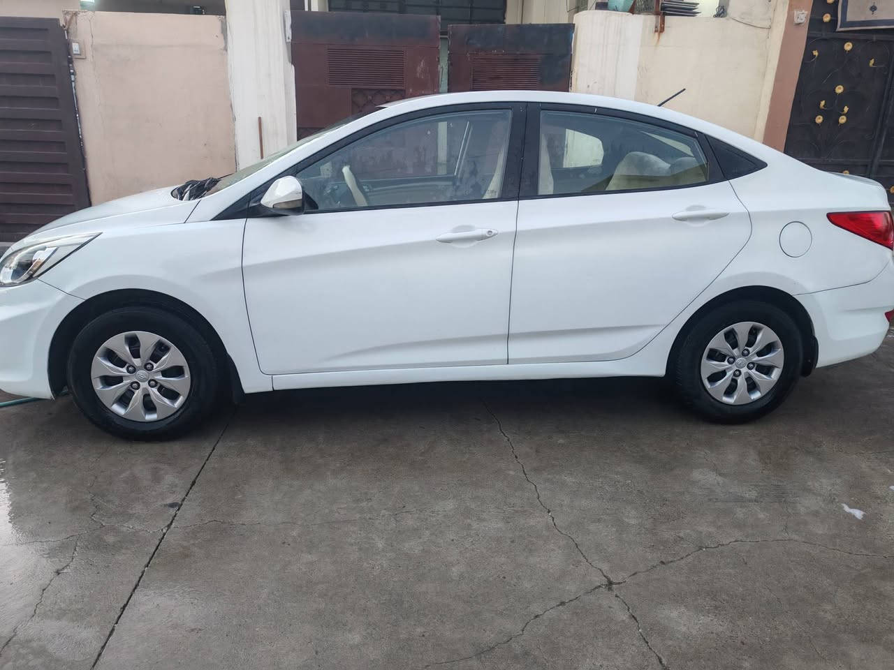 سلام عليكم
اكسنت موديل 2017
رقم دولي بطاقه بانزين سنويه 29 محرك 16 لا صرف ولا بخار كير اوتوماتيك شرط التحويل 
سياره كامل مكمل التفاصيل خابرني 
***********
سعره 106
