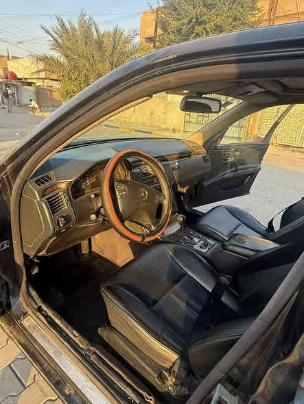 مارسيدس ام عيون موديل ٢٠٠١ اسود غير محدد فول  مواصفات صدر جديد قبل شهرين كير D4 السيارة عوزله صبغ  بس محرك جديد  رايد ابيعة بسبب البناء تايرات جديد ويل مثل ما موضح بالصورة  كشنات جلد سلايد روف محرك V6 المرغوب كير D4 سياره جديده خير من الله ***********
