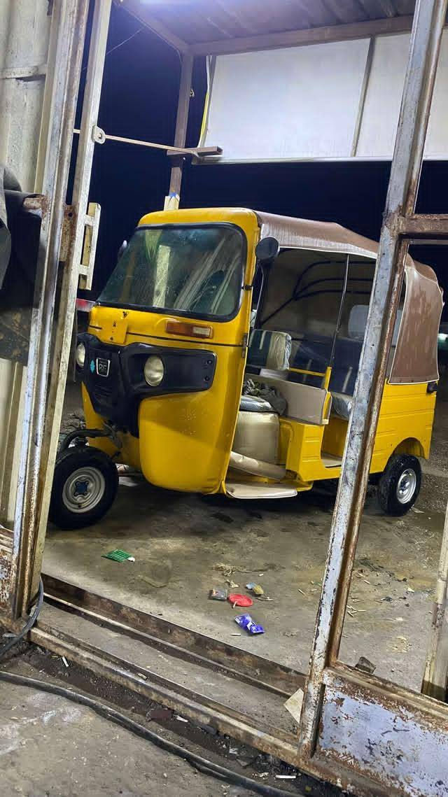 سلام عليكم شباب
 تكتك  20 
تكتك كامله من كلشي تعمير جديد ما نقصه اي شي 
تكتك خير من الله بس التكتك  اوراقها ضايعه يعني ضاعن مني التكتك اكفله الك  عشاير وحكومه..📍 بغداد 
رقمي :*********** الخاص مغلق
