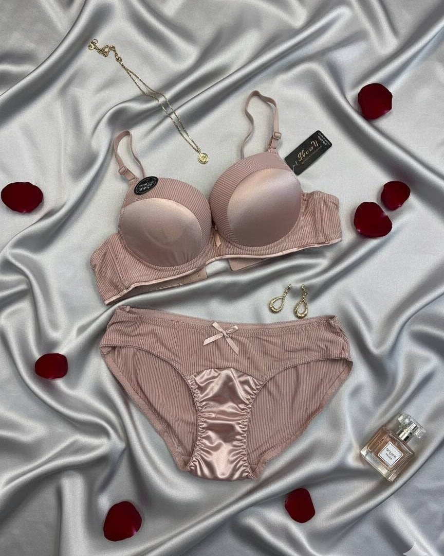 🔥🔥 جديدنا 🔥🔥
سيت ستيان ولباس اصلي 
قياسات مشكله
خامه ستن كل دبل سفن
سعر سيت 6.000 دينار 
يوجد توصيل لكل العراق 
*********** وتساب
