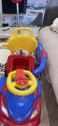 سيارة أطفال • للبيع