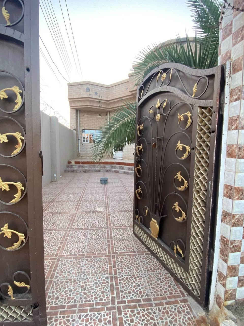 للبيع
دار سكنية مساحة 268 ركن طابو صرف حي الاسمد بناء حديث استقبال مطبخ حار بارد غرفتين نوم صحيات للاستفسار مراسلة الصفحة او الاتصال على الارقام التالية 
***********
***********
