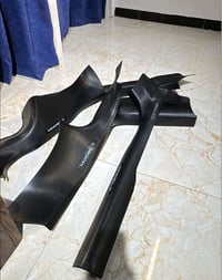 هذني  تخليف دوسات  تسلا موديل Y كاربون فايبر. قيم واخذهن. ٠٧٧٠٢٦٤٤٨٨٤