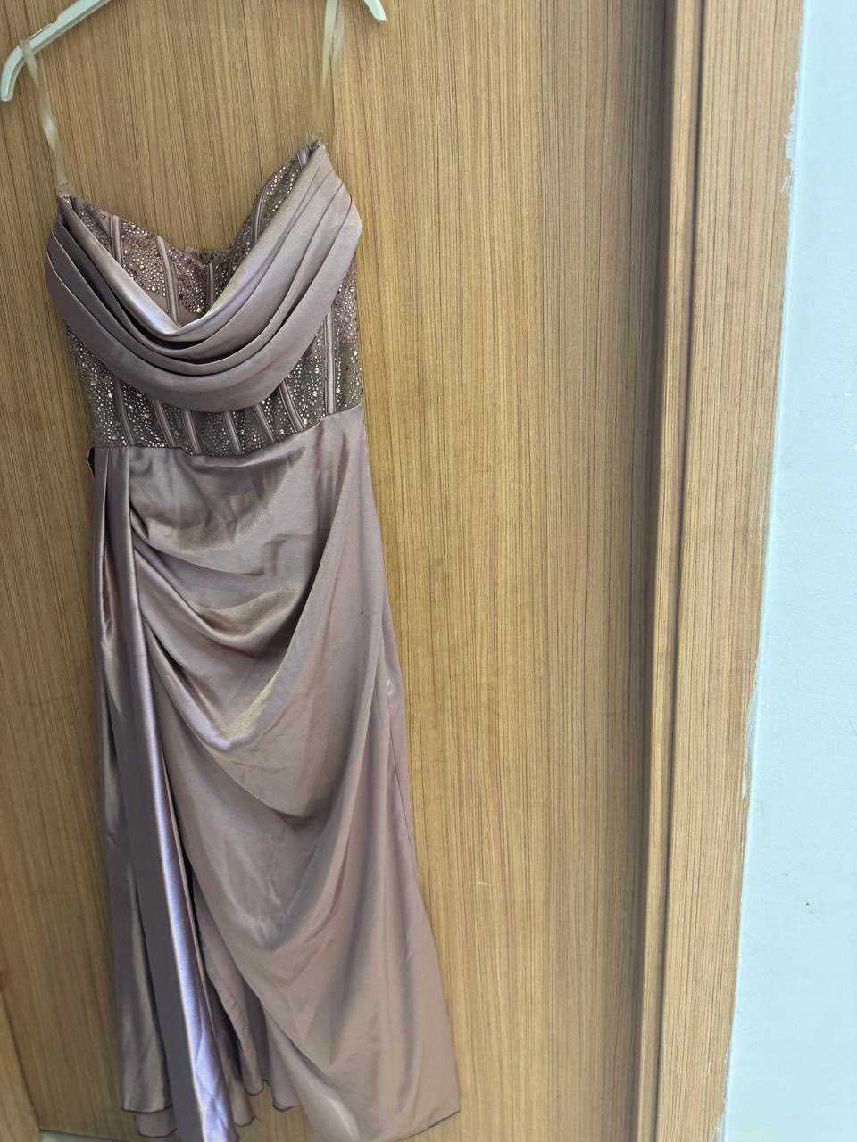 مجموعة فساتين مستخدمه مره وحده وبيهم جديد ممستخدم  موجود توصيل


**إذا كنت صاحب هذا الإعلان وتريد حذفه لأي سبب، رجاءا أرسل رسالة إلى الدعم الفني**