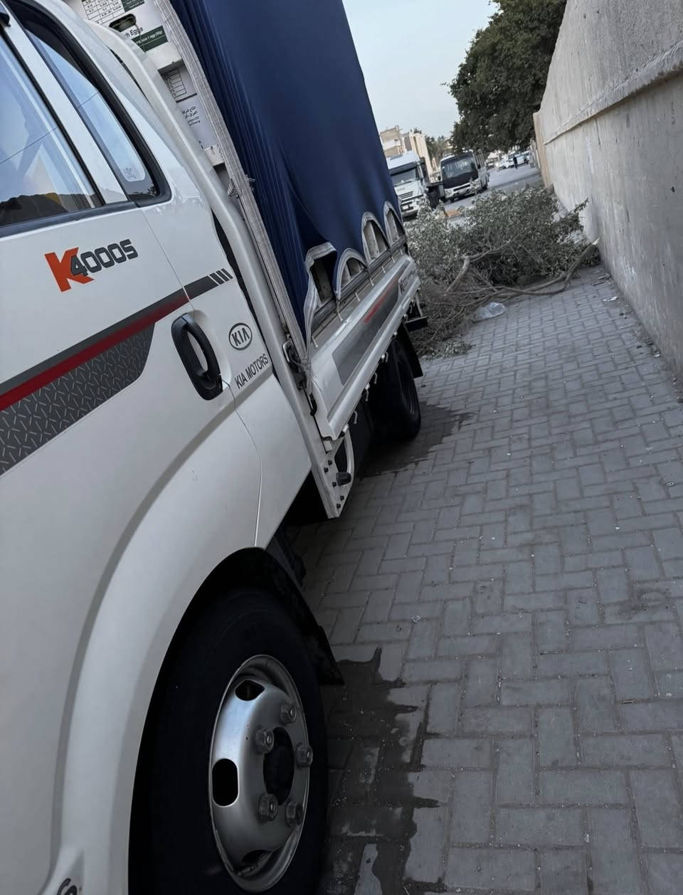 السلام عليكم اخوان كيا فحل موديل 2015 للبيع رقم بغداد بأسمي تحويل ثاني يوم رقم انكليزي هزة وسنوية جديدة سيارة مال جناي جاهزة من كلشي كير مكينة تايرات باتري شواصي بيهة محجر ارتفاع عالي داخل السيارة جديد تغليف كشنات وشاشة وكامرة محدثة 21 وشريط 21 سياررة نصبتهة تخبل كلش حلوة بيهة دوسات مصلحة وباب رش اثر جراد فقط موجود عالواتساب باي وقت *********** مكان السيارة بغداد
