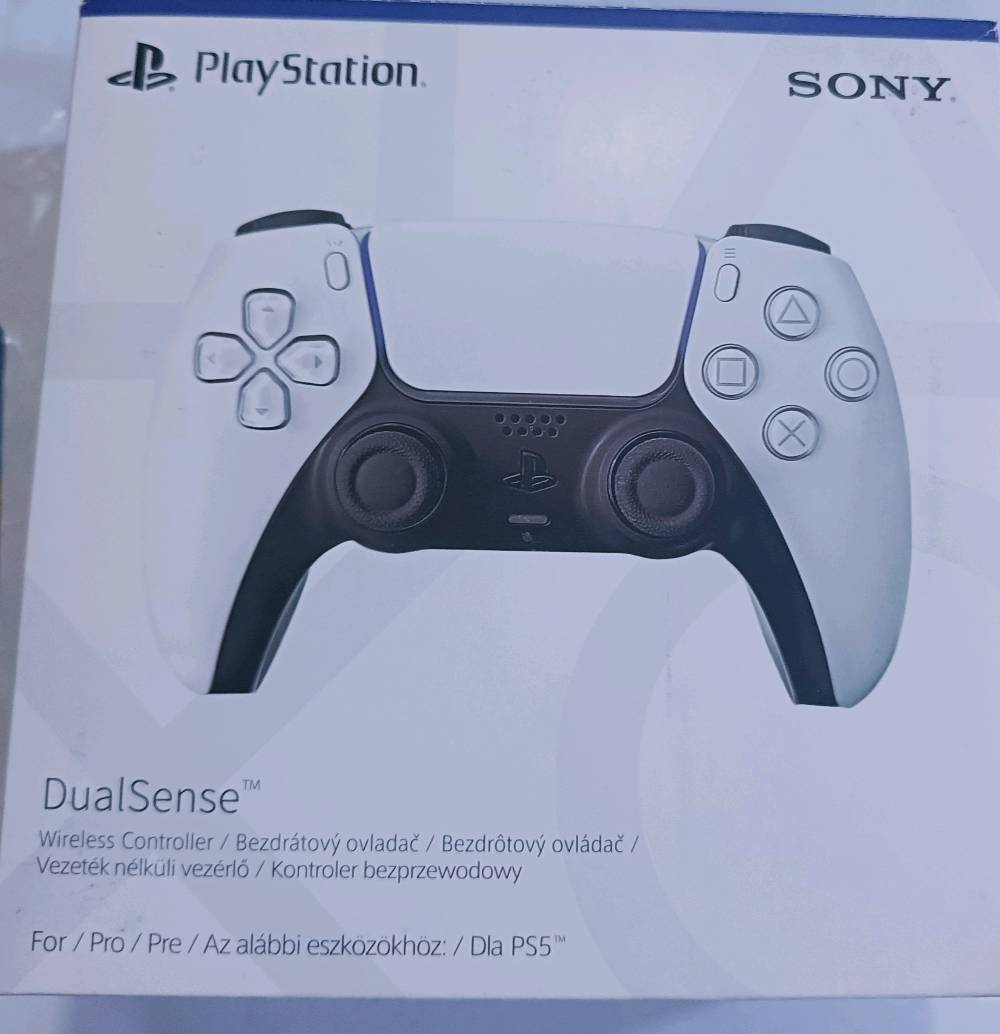 بلاي ستيشن 5 واحد تيرا سليم مع يده اضافيه اصليه
