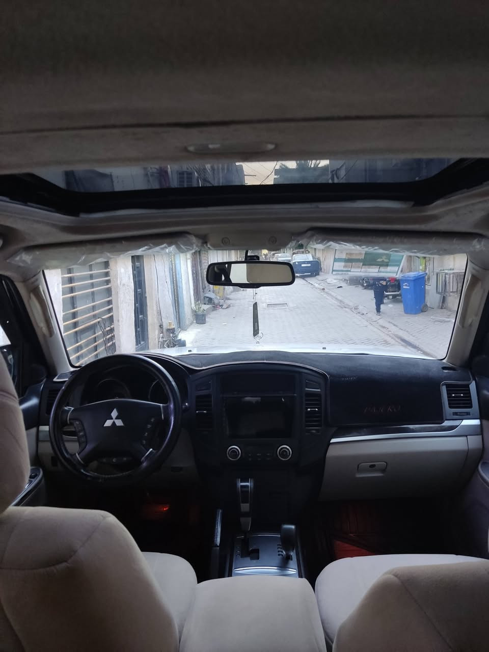 للبيع
Mitsubishi Pajero 2010
محرك 3500 سي سي قوي واعتمادي.
السيارة حبتور فول مواصفات، تجهيز كامل:
فتحة سقف
جلد فاخر
تحكم كهربائي بالمقاعد
شاشة مع نظام صوتي ممتاز
دبل ثقيل وخفيف للطرق الوعرة
سنسرات
كروز كنترول
كاميرا خلفية
تكييف ثلج
السيارة معروفة بقوتها واعتماديتها،
السيارة نظيفة ومكفوله وغراضها الاصلية مال التحوير موجودة البلاديه الداعامية والليتات الاماميه وجاهزة للاستخدام بدون أي مشاكل.
السعر 155 ورقه وبيها مجال للشراي
المكان بغداد 
الرقم *********** اتصال وواتساب
