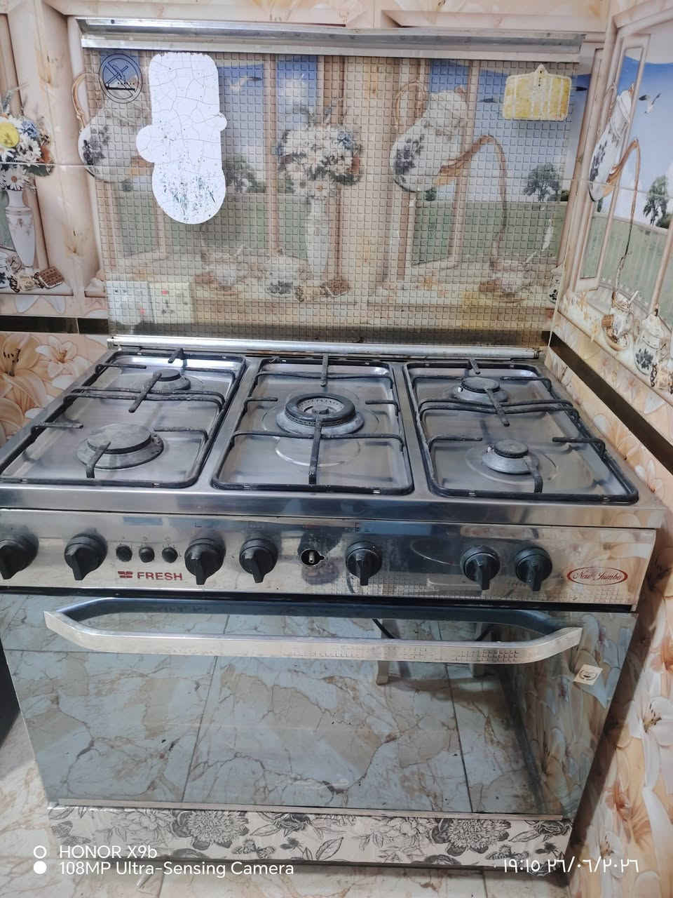 سلام عليكم
طباخ فريش نضيف ٥ عيون شغال كامل
اوفن نضيف شغال
مكاني المسيب حي العسكري ***********
