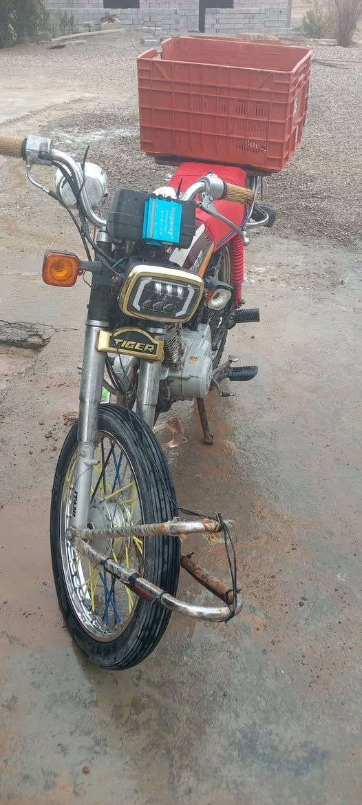 السلام عليكم موطور للبيع سعرو 300وبي مجال الشراي يتصل ***********
