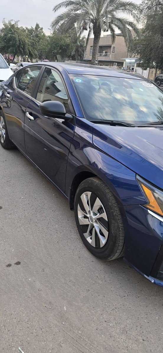 السلام عليكم 
نيسان ألتيما ٢٠٢٤ فئة ال s 
ماشية ٤٠٠٠ ميل يعني زيرو
حادث السيارة مرفق 
رقم بغداد 
السيارة جديدة بمعنى الكلمة 
*********** 
مكان السيارة شارع فلسطين . 
السعر ١٥٣ وبيهة مجال بسيط جدآ
