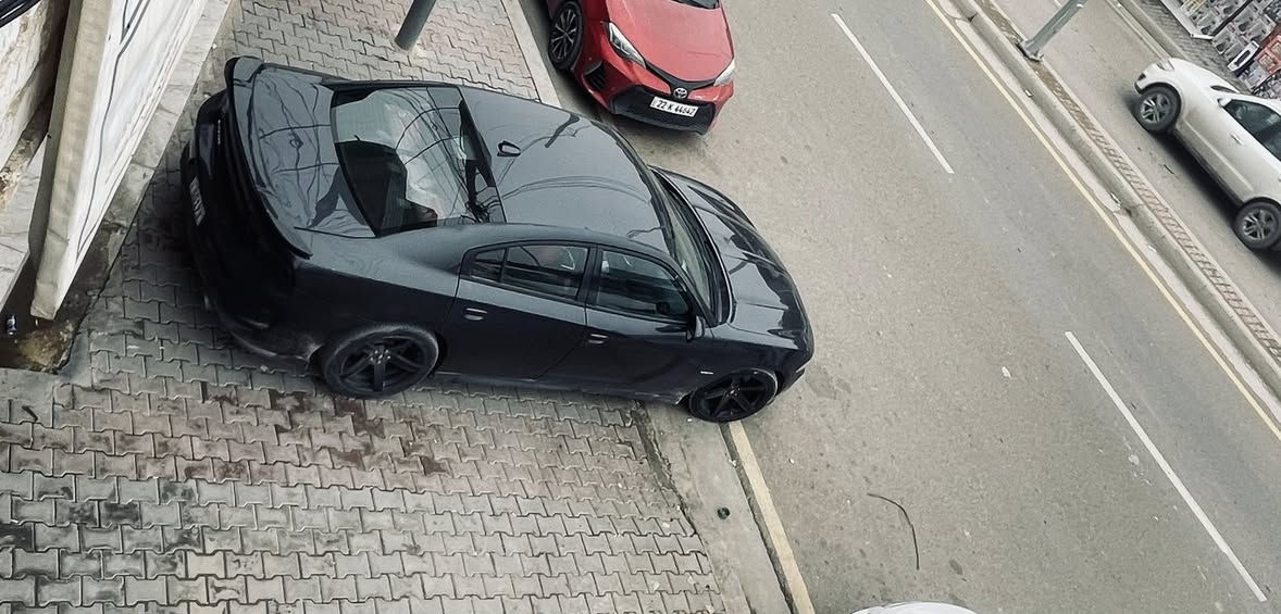 السلام عليكم ورحمة الله
للبيع او المراوس بموديل 20 وفوك دوچ چارجر موديل 18 

 RT-5.700
شاشه كبير
حساسات خلفيه
لد زنون بلكات ريسنك 
دبات سود بلاديه
الحادث مثل ماموضح بصوره الباب الخلفي مبدل بلاديه
صدر امامي خلفي كفاله 
رقم بغداد


**إذا كنت صاحب هذا الإعلان وتريد حذفه لأي سبب، رجاءا أرسل رسالة إلى الدعم الفني**