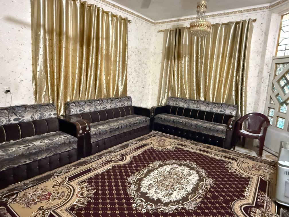 السلام عليكم دار للبيع طابو ملك صرف المساحه 190 متر واقع حال 204 بناء طابوك يحتوي الدار علئ 4 غرف نوم 💤 صاله استقبال مطبخ مجمع صحيات مع مشتمل يحتوي المشتمل علئ  غرفه صاله استقبال مطبخ مجمع صحيات موقع الدار بعقوبه المركز قرب فلكه الامين للستفساره ***********
