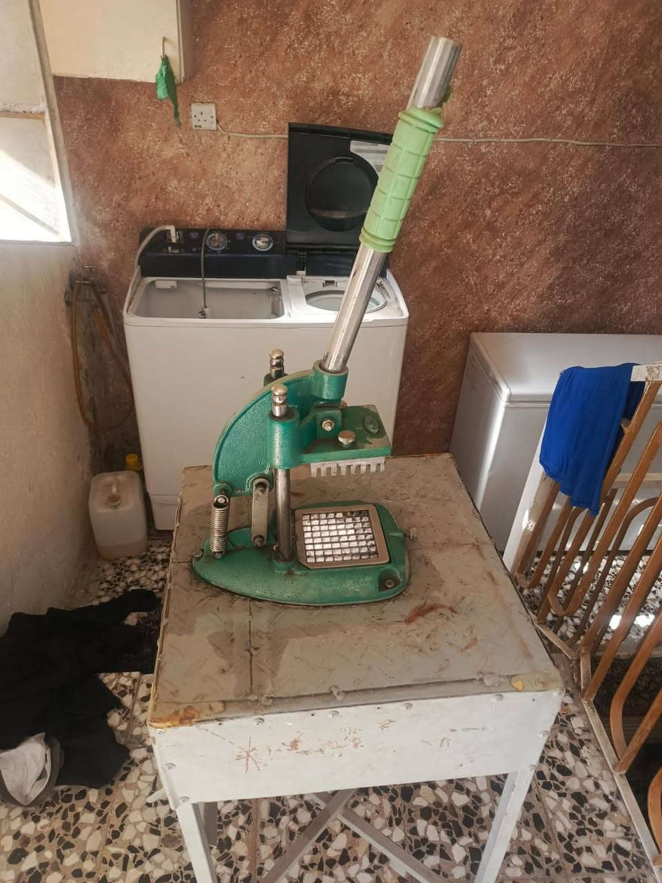 اخوان للبيع قاطعة فنكر جديدة ومفصل وياهة ميزهة
سعرهة 130وبيهة مجال للتواصل على الرقم 
***********
