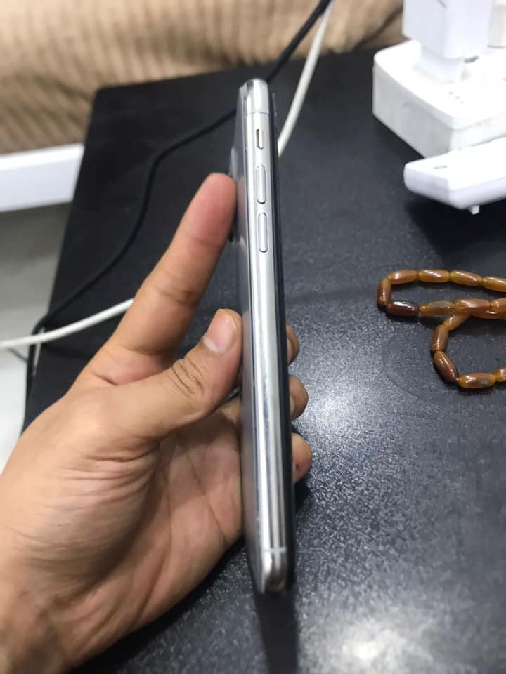 السلام عليكم ايفون x للبيع ذاكرة 256مبدل شاشة وبطاريه اصليات وهاذي لزگه الي بالضهر كارتون موجود ويا السعر 145وبي مجال مكاني ابي الخصيب وتوصيل موجود هم *********** للتواصل واتساب فقط
