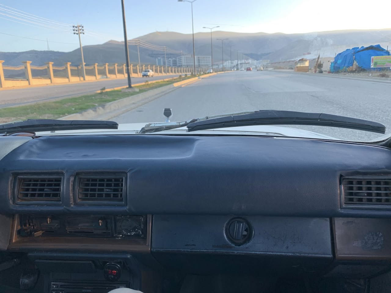 تويتا بيكاب ئوتوماتيك
موديل ١٩٨٨ 
ئارمى پلاستيك سليمانى 
سه ياره كه ئوتوماتيكه مه كينه وينجى 
ئارم و ئه وه ليات به شه رت 
تايه ى تازه 
سعرى ٣٧  مه عامه له 
***********
