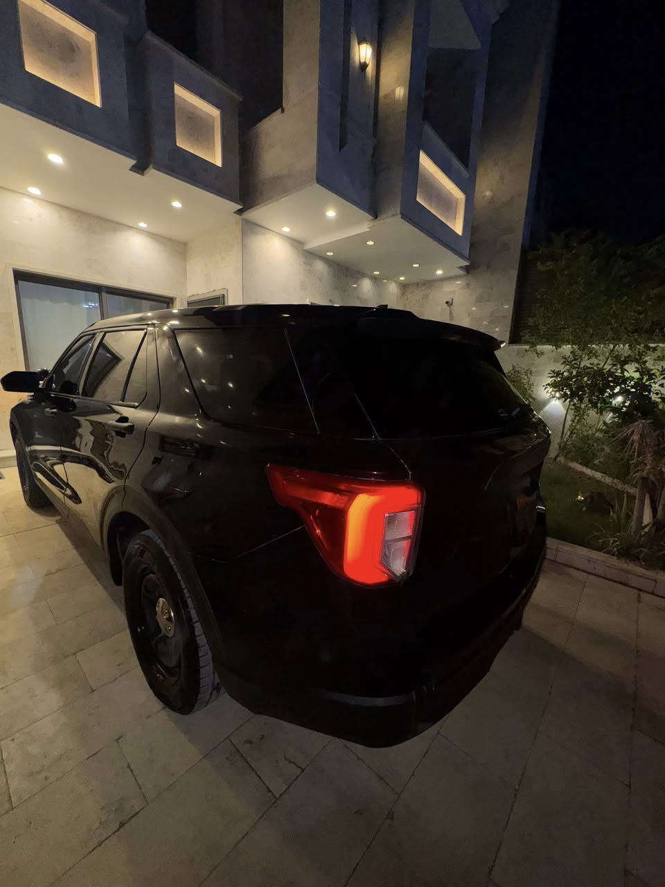 السلام عليكم.. 
فورد اكسبلورر ٢٠٢٢ فيدرالي تجي هيج بلادي بدون ملصقات 
 محرك ٦ سلندر ٣.٣ تنفس طبيعي
 مواصفات ستندر  ماشية ٤٩ الف
 حادثها خلفي جاملغ يسار خلفي و باب يسار خلفي و باب صندوق و بيها كلير باب امامي يمين
 بجم كبس ايرباك فقط بردة بدون دواخل
 كير محرك مكفول حدادية كاملة تايرات جديدة 
رقم بغداد باسمي 
مكان السيارة بغداد - العامرية 
السعر : ١٩٠$ و بيها مجال 
***********
