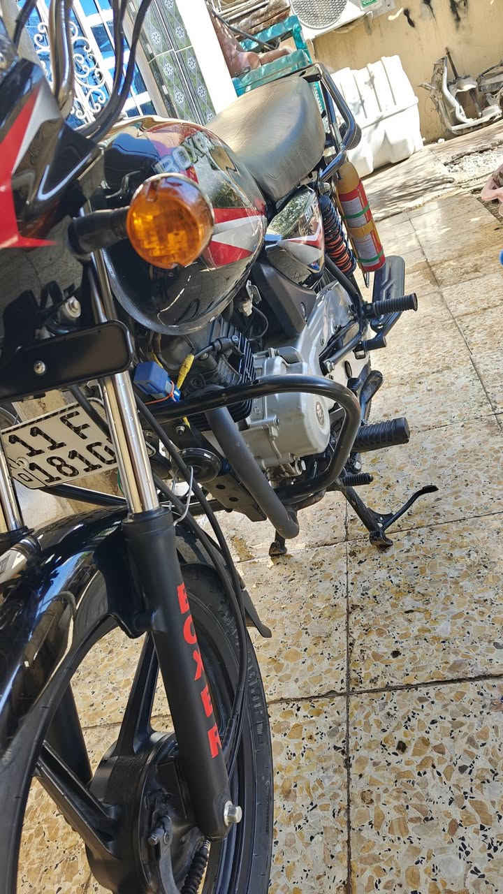 سلام عليكم 
بوكسر مديل 23 ماشيه 21 الف نضيفه كلش رقم انكليزي بغداد بعدها على وضع الشركه لا مجفت ولا مفتوحه المكينه مكاني بغداد الشعب عارضها ب 2500 وبيها مجال بسيط ***********
